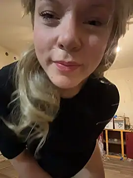 Snapshot of EllaSnow chatting on 03-04-26, 07:58 EllaSnow online show from 03-04-26, 07:58