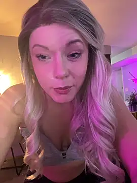 Snapshot of EllaSnow chatting on 03-13-26, 05:47 EllaSnow online show from 03-13-26, 05:47