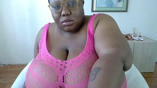 Snapshot of DAIRYBELLELIZxx chatting on 10-25-25, 05:48 DAIRYBELLELIZxx online show from 10-25-25, 05:48