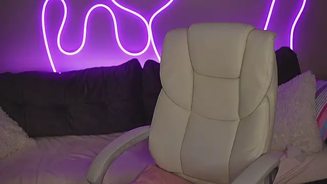 DonnaLustt online show from 11-29-25, 10:51