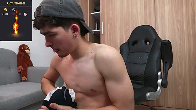 Snapshot of zenn_rush1 chatting on 12-17-24, 02:22 zenn rush1 online show from 12-17-24, 02:22