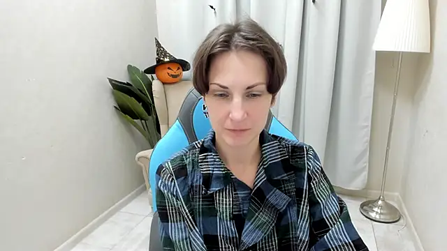 Snapshot of AuroraScript chatting on 10-27-25, 03:27 AuroraScript online show from 10-27-25, 03:27