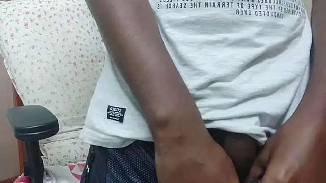 Snapshot of Awesomehotboy chatting on 11-28-25, 04:42 Awesomehotboy online show from 11-28-25, 04:42