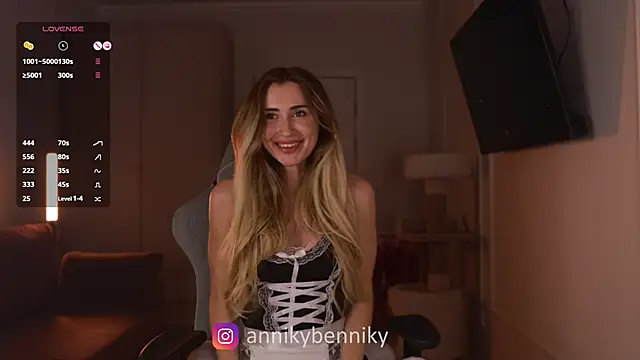 Coconutkittyy online show from 03-04-25, 05:45