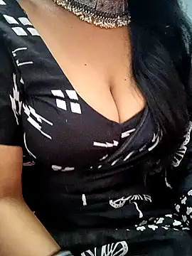 Snapshot of amala_ss chatting on 01-02-25, 02:11 amala ss online show from 01-02-25, 02:11