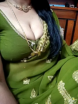 Snapshot of amala_ss chatting on 02-12-25, 06:09 amala ss online show from 02-12-25, 06:09