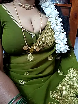 Snapshot of amala_ss chatting on 02-21-25, 01:11 amala ss online show from 02-21-25, 01:11