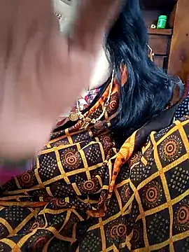 Snapshot of amala_ss chatting on 03-04-25, 02:17 amala ss online show from 03-04-25, 02:17