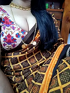 Snapshot of amala_ss chatting on 03-06-25, 10:52 amala ss online show from 03-06-25, 10:52
