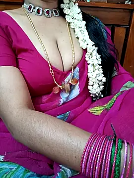 Snapshot of amala_ss chatting on 03-08-25, 06:10 amala ss online show from 03-08-25, 06:10