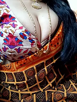 Snapshot of amala_ss chatting on 10-05-25, 02:43 amala ss online show from 10-05-25, 02:43