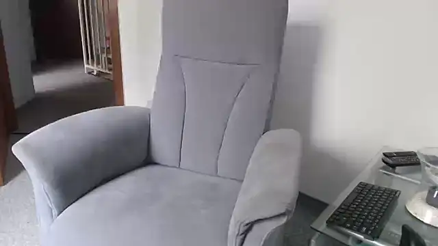 Snapshot of ak616263 chatting on 11-04-25, 12:48 ak616263 online show from 11-04-25, 12:48