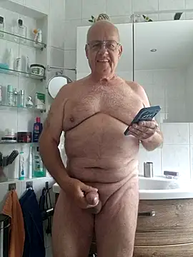 Snapshot of ak616263 chatting on 05-12-26, 12:46 ak616263 online show from 05-12-26, 12:46