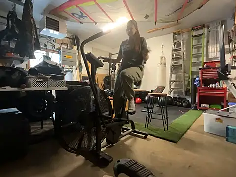 MissSwitch online show from 01-06-25, 05:27