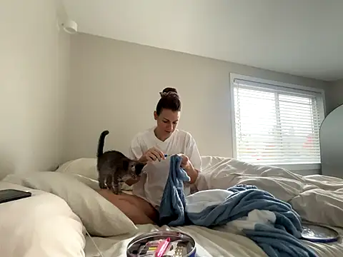 MissSwitch online show from 10-31-25, 02:18