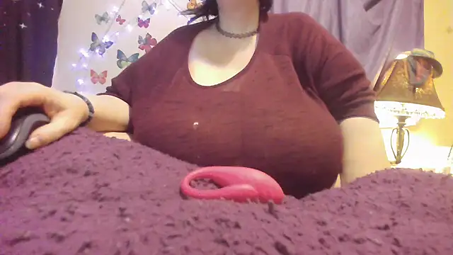 Snapshot of Alli_Kat chatting on 02-15-25, 06:12 Alli Kat online show from 02-15-25, 06:12