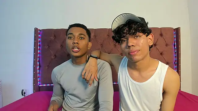 Snapshot of boys_yourparty chatting on 01-14-26, 01:11 boys yourparty online show from 01-14-26, 01:11