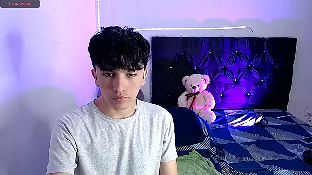 Snapshot of benji_hoter chatting on 09-20-25, 05:47 benji hoter online show from 09-20-25, 05:47