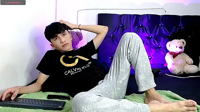 Snapshot of benji_hoter chatting on 10-02-25, 09:44 benji hoter online show from 10-02-25, 09:44