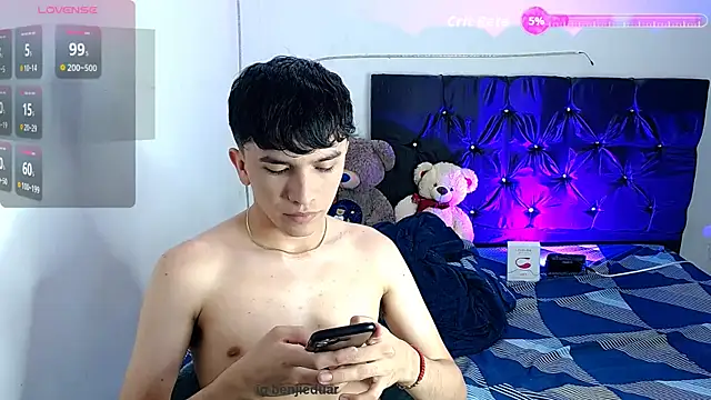 Snapshot of benji_hoter chatting on 11-14-25, 10:18 benji hoter online show from 11-14-25, 10:18