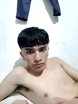 Snapshot of benji_hoter chatting on 11-27-25, 12:35 benji hoter online show from 11-27-25, 12:35