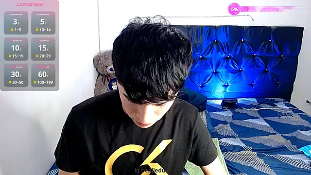 Snapshot of benji_hoter chatting on 11-29-25, 12:24 benji hoter online show from 11-29-25, 12:24