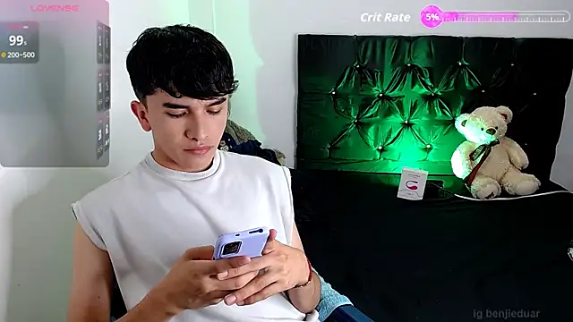 Snapshot of benji_hoter chatting on 12-17-25, 10:38 benji hoter online show from 12-17-25, 10:38