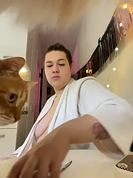 SuzieMurray online show from 10-10-25, 10:58