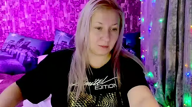 Snapshot of sarakatherin chatting on 12-23-24, 03:29 sarakatherin online show from 12-23-24, 03:29