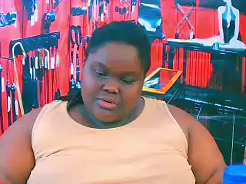 Snapshot of EbonyHotBuns chatting on 10-28-25, 09:28 EbonyHotBuns online show from 10-28-25, 09:28