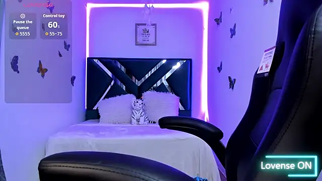 Dana martinezz online show from 11-25-25, 08:09