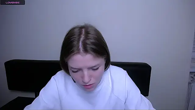 Snapshot of MissOliviaa_ chatting on 12-10-24, 04:38 MissOliviaa  online show from 12-10-24, 04:38