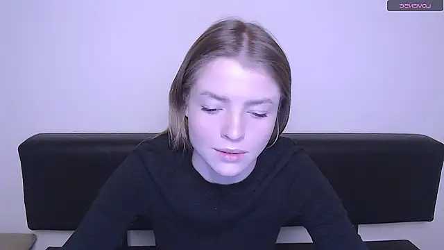 Snapshot of MissOliviaa_ chatting on 12-15-24, 11:12 MissOliviaa  online show from 12-15-24, 11:12