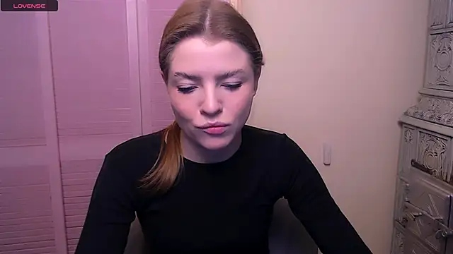 Snapshot of MissOliviaa_ chatting on 12-22-24, 07:33 MissOliviaa  online show from 12-22-24, 07:33