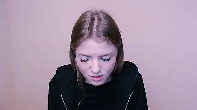 Snapshot of MissOliviaa_ chatting on 01-04-25, 12:38 MissOliviaa  online show from 01-04-25, 12:38