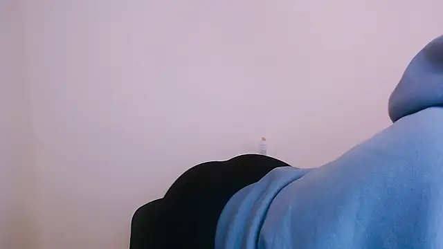 Snapshot of MissOliviaa_ chatting on 01-15-25, 08:41 MissOliviaa  online show from 01-15-25, 08:41