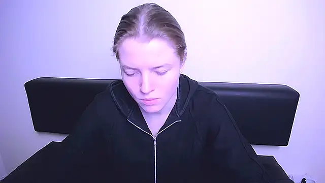 Snapshot of MissOliviaa_ chatting on 02-04-25, 01:48 MissOliviaa  online show from 02-04-25, 01:48