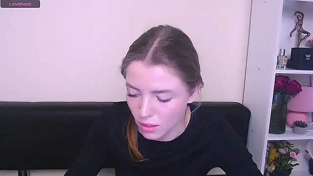 Snapshot of MissOliviaa_ chatting on 02-14-25, 11:21 MissOliviaa  online show from 02-14-25, 11:21