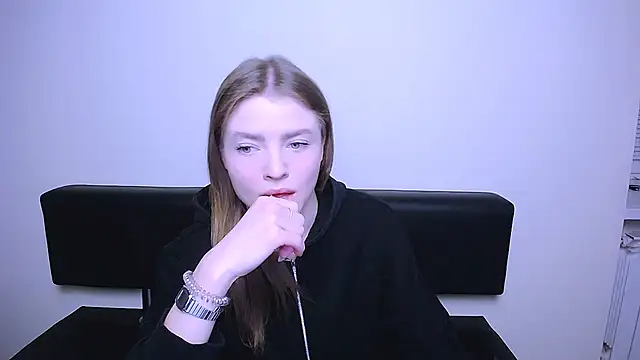 Snapshot of MissOliviaa_ chatting on 02-18-25, 08:38 MissOliviaa  online show from 02-18-25, 08:38