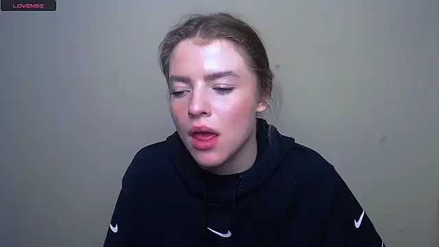 Snapshot of MissOliviaa_ chatting on 02-26-25, 02:46 MissOliviaa  online show from 02-26-25, 02:46