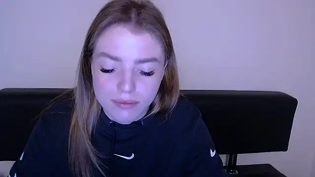 Snapshot of MissOliviaa_ chatting on 03-06-25, 08:41 MissOliviaa  online show from 03-06-25, 08:41