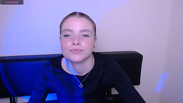 Snapshot of MissOliviaa_ chatting on 10-28-25, 01:58 MissOliviaa  online show from 10-28-25, 01:58