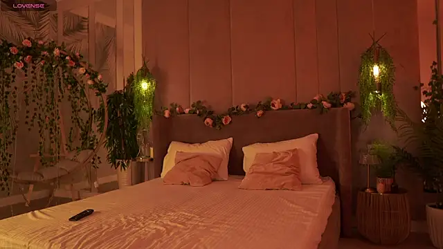 Snapshot of Smiley_Mia chatting on 09-23-25, 05:10 Smiley Mia online show from 09-23-25, 05:10