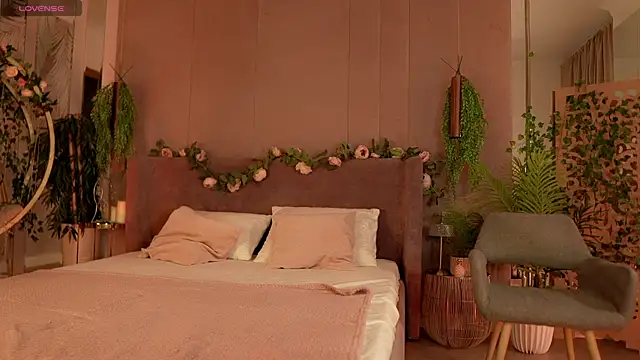 Snapshot of Smiley_Mia chatting on 10-16-25, 05:19 Smiley Mia online show from 10-16-25, 05:19