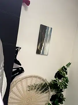 AlyssaHottv  online show from 10-02-25, 07:48