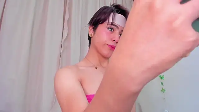 Snapshot of Little_michell chatting on 03-07-25, 12:23 Little michell online show from 03-07-25, 12:23