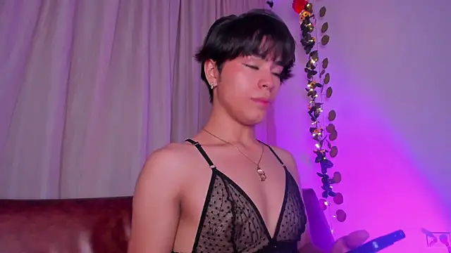 Snapshot of Little_michell chatting on 09-20-25, 04:35 Little michell online show from 09-20-25, 04:35