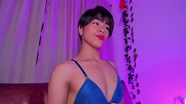 Snapshot of Little_michell chatting on 09-29-25, 02:06 Little michell online show from 09-29-25, 02:06