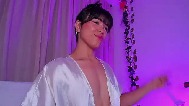 Snapshot of Little_michell chatting on 10-07-25, 02:09 Little michell online show from 10-07-25, 02:09