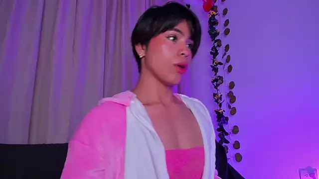 Snapshot of Little_michell chatting on 10-11-25, 03:39 Little michell online show from 10-11-25, 03:39